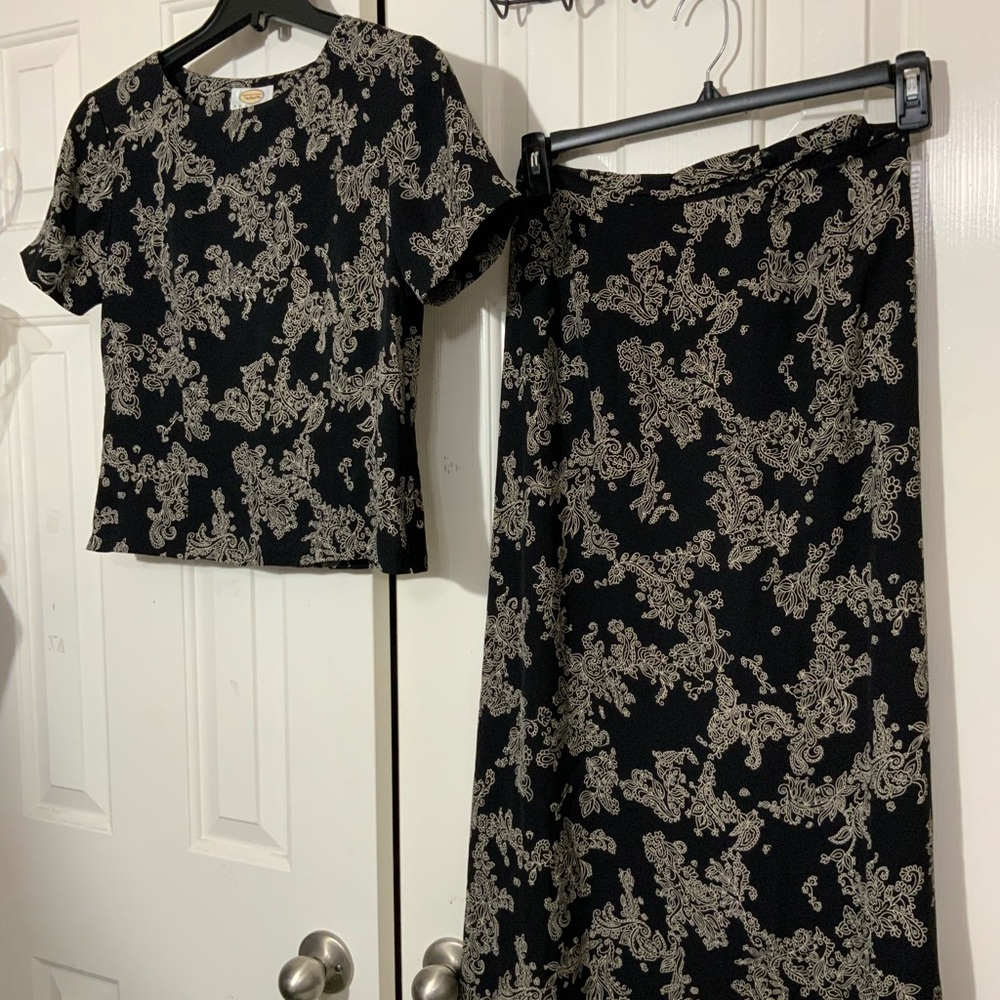 Talbots 2 Piece Skirt & Shirt Set - Size 2 - Black & Beige Print - 100% Silk